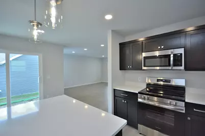 3007  Cranberry Cir, Waukesha, WI 53188 - Photo 7