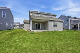 547 Wild Oak Rd, Hartland, WI 53029 - Photo 3