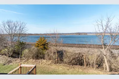 3810  Sunnyside Dr, La Crosse, WI 54601 - Photo 5