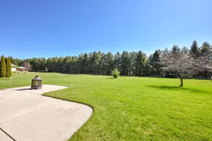 550 Hunters Crossing, Slinger, WI 53086 - Photo 27