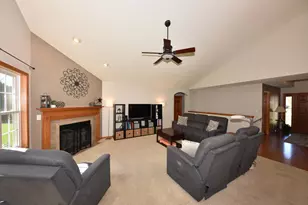 550 Hunters Crossing, Slinger, WI 53086 - Photo 3