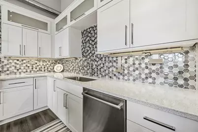 705  Village Green Way #404, West Bend, WI 53090 - Photo 5