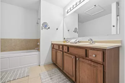 705  Village Green Way #404, West Bend, WI 53090 - Photo 21