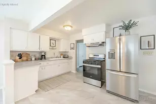 7629 W Thurston Cir, Milwaukee, WI 53218 - Photo 7