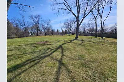 N81W15815  Robinhood Dr, Menomonee Falls, WI 53051 - Photo 11