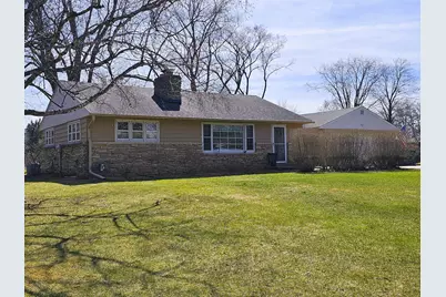 N81W15815  Robinhood Dr, Menomonee Falls, WI 53051 - Photo 3