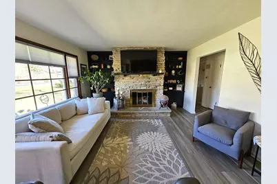 N81W15815  Robinhood Dr, Menomonee Falls, WI 53051 - Photo 19