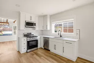 3227 N 104th St, Wauwatosa, WI 53222 - Photo 9