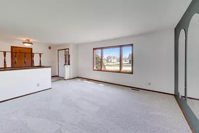 238  Thistledown Ln, Walworth, WI 53184 - Photo 5