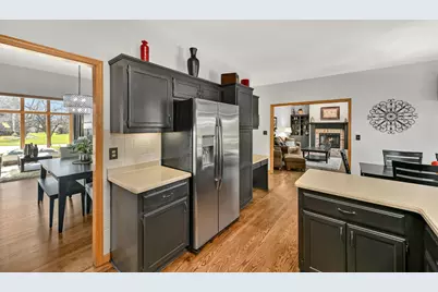 W143N6633  Aspen Dr, Menomonee Falls, WI 53051 - Photo 9