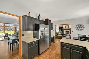 W143N6633 Aspen Dr, Menomonee Falls, WI 53051 - Photo 9