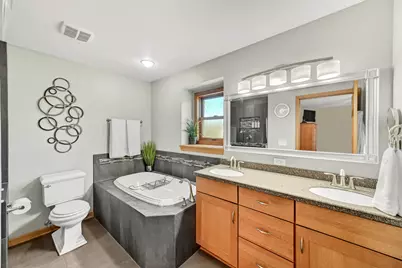 W143N6633  Aspen Dr, Menomonee Falls, WI 53051 - Photo 19