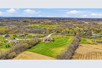 3130 S Country Ln, New Berlin, WI 53146 - Photo 81