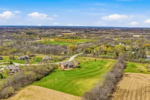 3130 S Country Ln, New Berlin, WI 53146 - Photo 81