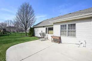 6305 Cedarhedge Dr, Racine, WI 53406 - Photo 27