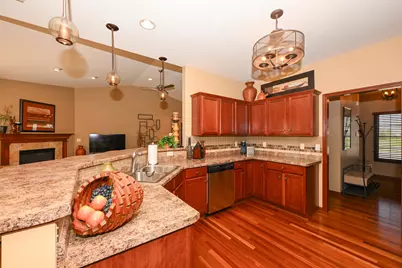 6305  Cedarhedge Dr, Racine, WI 53406 - Photo 7