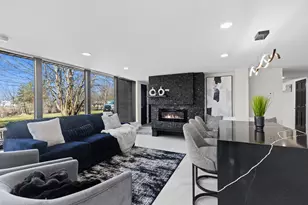 N69W13127 Harding Dr, Menomonee Falls, WI 53051 - Photo 3