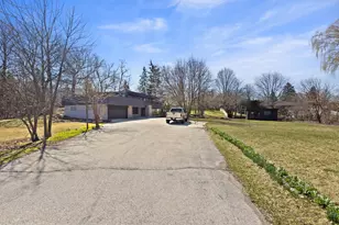 N69W13127 Harding Dr, Menomonee Falls, WI 53051 - Photo 33