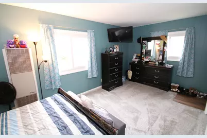 5564  Angle Ln, Greendale, WI 53219 - Photo 13