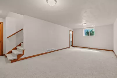 1290  Pemmican Ct, Neenah, WI 54956 - Photo 5