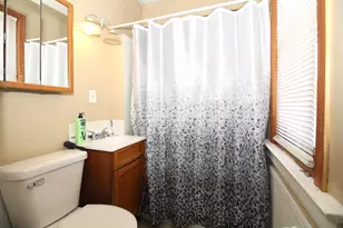 1015 Hagerer St, Racine, WI 53402 - Photo 7