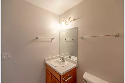 2255  Circle Ridge Rd #E, Delafield, WI 53018 - Photo 11