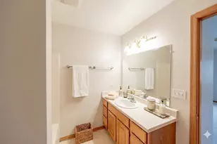 2255 Circle Ridge, Delafield, WI 53018 - Photo 9