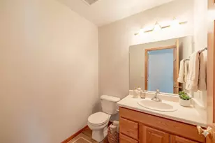 2255 Circle Ridge, Delafield, WI 53018 - Photo 5