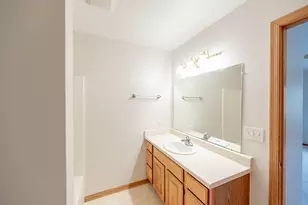 2255 Circle Ridge Rd, Delafield, WI 53018 - Photo 15