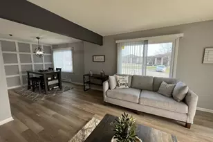 10620 N Ivy Ct, Mequon, WI 53092 - Photo 5