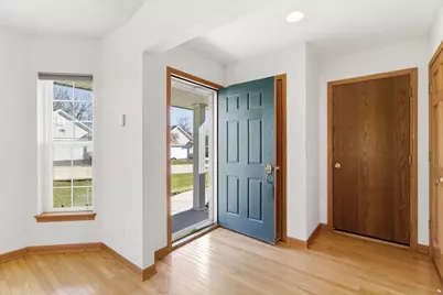 N96W14211  Knollcrest Cir, Germantown, WI 53022 - Photo 3