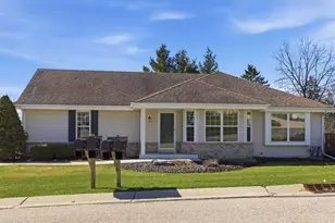 N96W14211 Knollcrest Cir, Germantown, WI 53022 - Photo 1