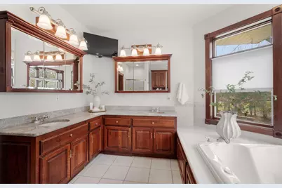 W304N2470  Maple Ave, Delafield, WI 53072 - Photo 27