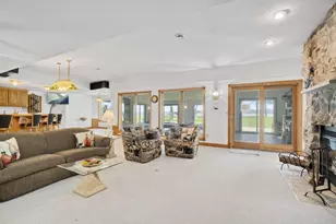 W304N2470 Maple Ave, Delafield, WI 53072 - Photo 33