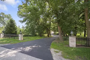 W304N2470 Maple Ave, Delafield, WI 53072 - Photo 43