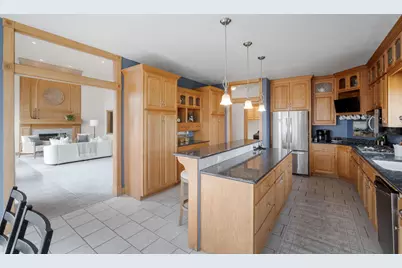 W304N2470  Maple Ave, Delafield, WI 53072 - Photo 15