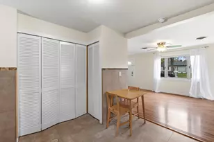 6419 W Verona Ct, Milwaukee, WI 53219 - Photo 7