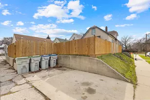 2402 S 20th St, Milwaukee, WI 53215 - Photo 27