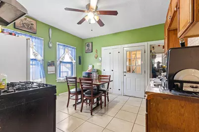 2402 S 20th St, Milwaukee, WI 53215 - Photo 9