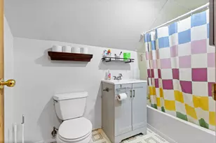 2402 S 20th St, Milwaukee, WI 53215 - Photo 21