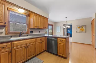 1905 Cliff Alex Ct, Waukesha, WI 53189 - Photo 9