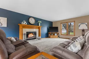 1905 Cliff Alex Ct, Waukesha, WI 53189 - Photo 7