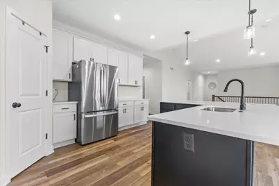 8971  Creekside Cir, Pleasant Prairie, WI 53158 - Photo 13