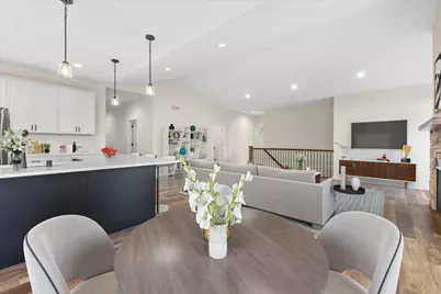 8971  Creekside Cir, Pleasant Prairie, WI 53158 - Photo 9