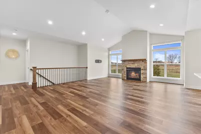 8971  Creekside Cir, Pleasant Prairie, WI 53158 - Photo 5