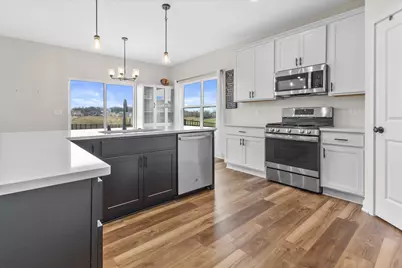 8971  Creekside Cir, Pleasant Prairie, WI 53158 - Photo 15