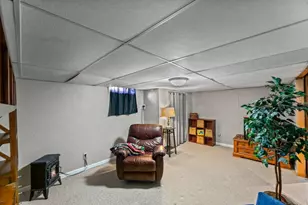 2033 Empire Dr, Waukesha, WI 53186 - Photo 23