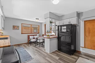 9714 W Arthur Ave, West Allis, WI 53227 - Photo 9