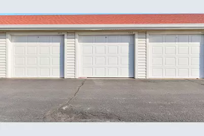 2237  Landings Ln, Delavan, WI 53115 - Photo 23