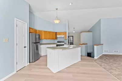 1572  Falcon Dr, Hartford, WI 53027 - Photo 5